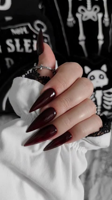 Instagram post by @_mystic_moon_witch for REGALROSE.com. Caption reads: 𝔄𝔣𝔱𝔢𝔯 𝔞 𝔰𝔪𝔞𝔩𝔩....