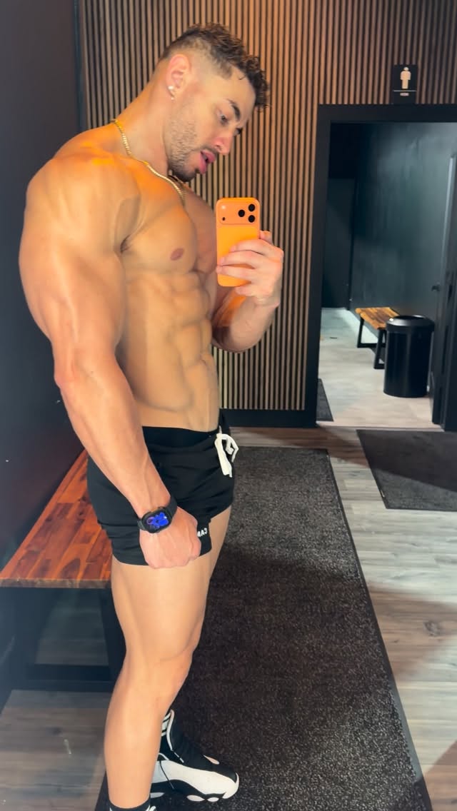 Instagram post by @hayden_monteleone for Jed North. Caption reads: 🇩🇴👑🇮🇹

-

@jed_north 🩳 🧦🦾

-

Use CD:....