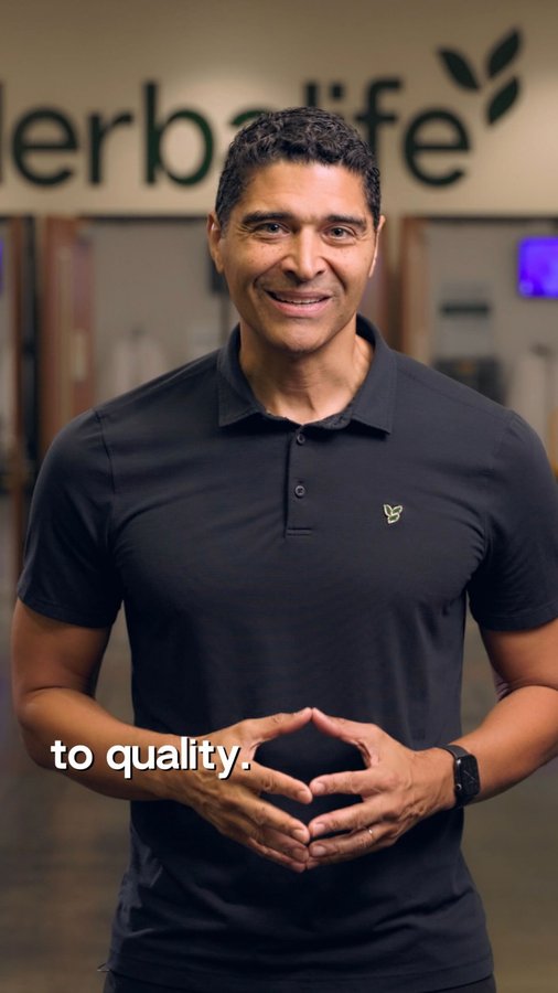 Instagram post by @drluigigratton for Herbalife. Caption reads: Not all tea extracts are created equal. 🌿 
 At....