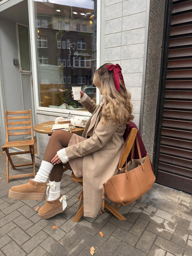 Instagram post by @tasmin.devi for VERO MODA. Caption reads: Werbung | Fall coffee date with @veromoda....