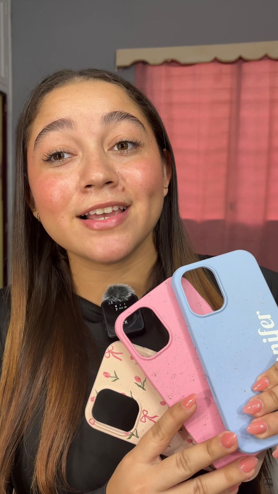 Instagram post by @jenniferlopez.09 for Pela Case. Caption reads: excelente opción para tener tu celular bien girly,....