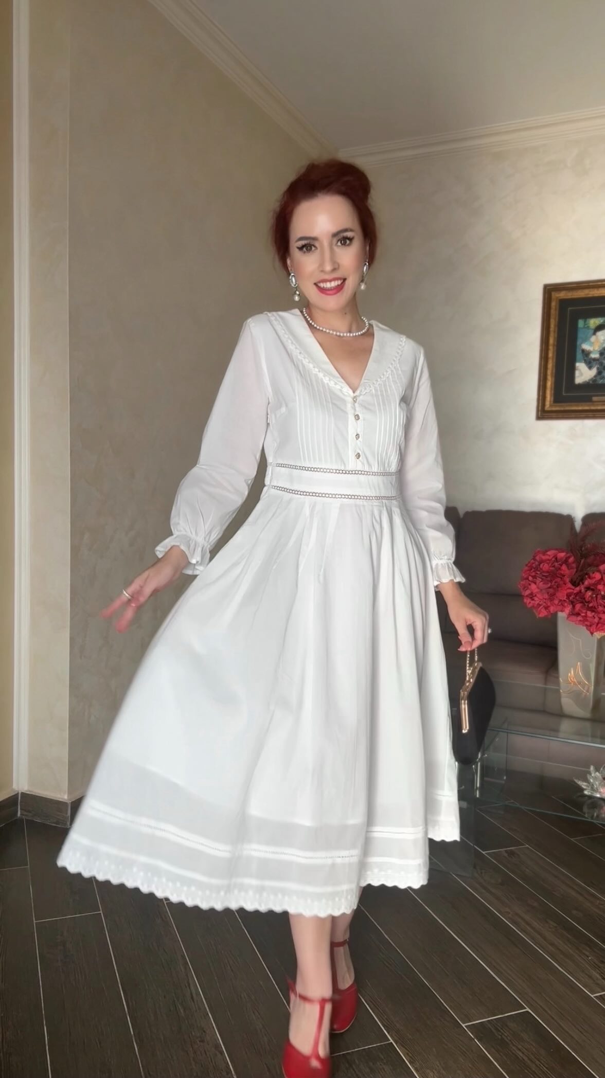 Instagram post by @mireladumitrescu1 for Simple Retro. Caption reads: Vintage charm, modern confidence with @simpleretro....