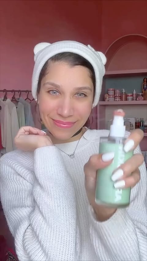 Instagram post by @siera_offical for APRILSKIN. Caption reads: @aprilskin_global APRILSKIN Mugwort Centella [...].