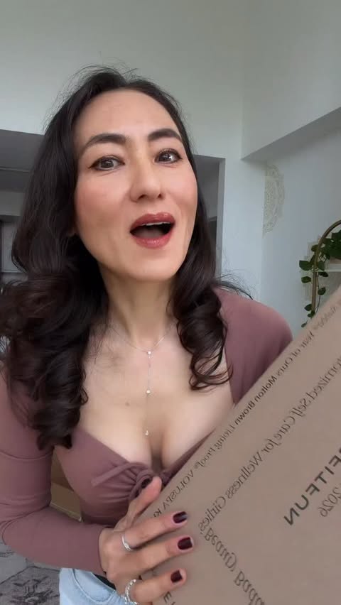 Instagram post by @inlovewithbeauty2 for FabFitFun. Caption reads: ⏳ @fabfitfun Spring boxes are going fast—grab....