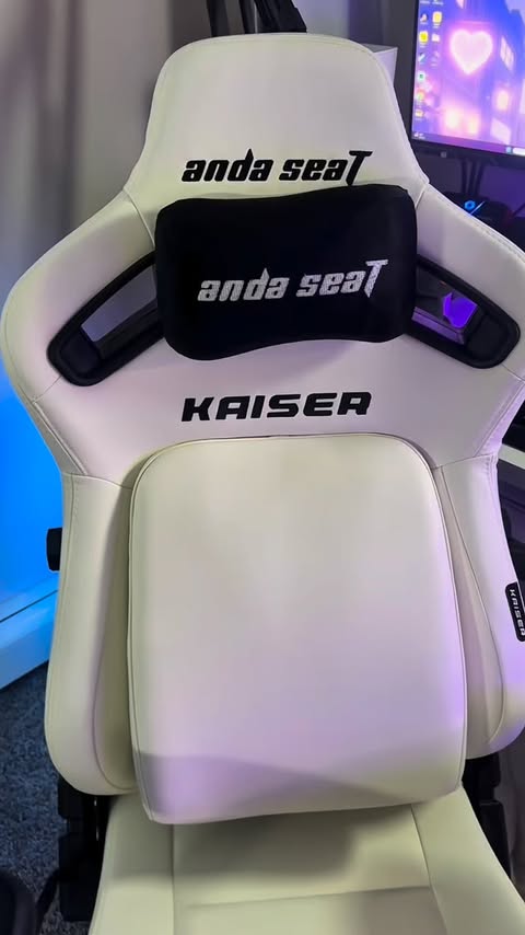 Instagram post by @rikkichuu for AndaSeat. Caption reads: New Kaiser 4 from @andaseatglobal on Black Friday....
