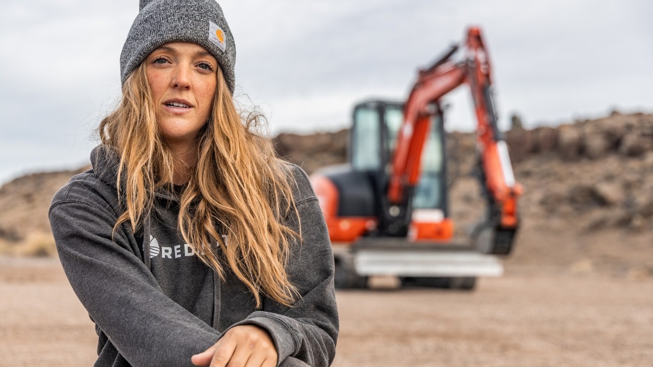 YouTube post by @Linneaandakela for AG1. Caption reads: Nothing Goes As Planned // OFF-GRID House....