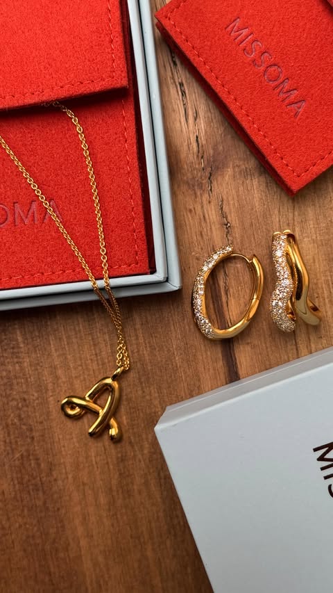 Instagram post by @bellasabo_ for Missoma. Caption reads: ad. My everyday @missomalondon pieces perfect to....