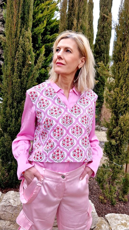 Instagram post by @tanja_schusch for brandsyoulove.de. Caption reads: *Anzeige*

Ein Top... 3 Varianten

Lässig-elegant....