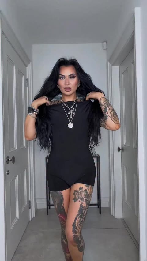 Instagram post by @rocknrollmama_x for ASOS. Caption reads: [...] inspo 📌 
Outfit 🏷️👇🏼
Jumpsuit @asos....