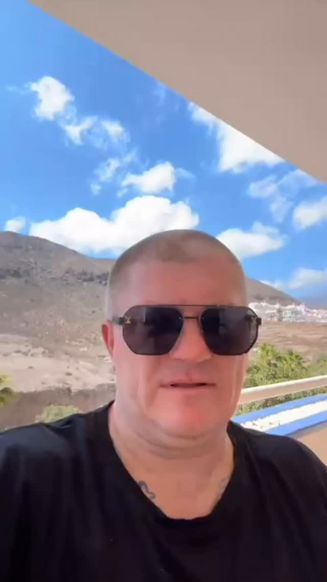 Instagram post by @rickyhitmanhatton for Supreme CBD. Caption reads: [...] since getting down to the @supremecbd....