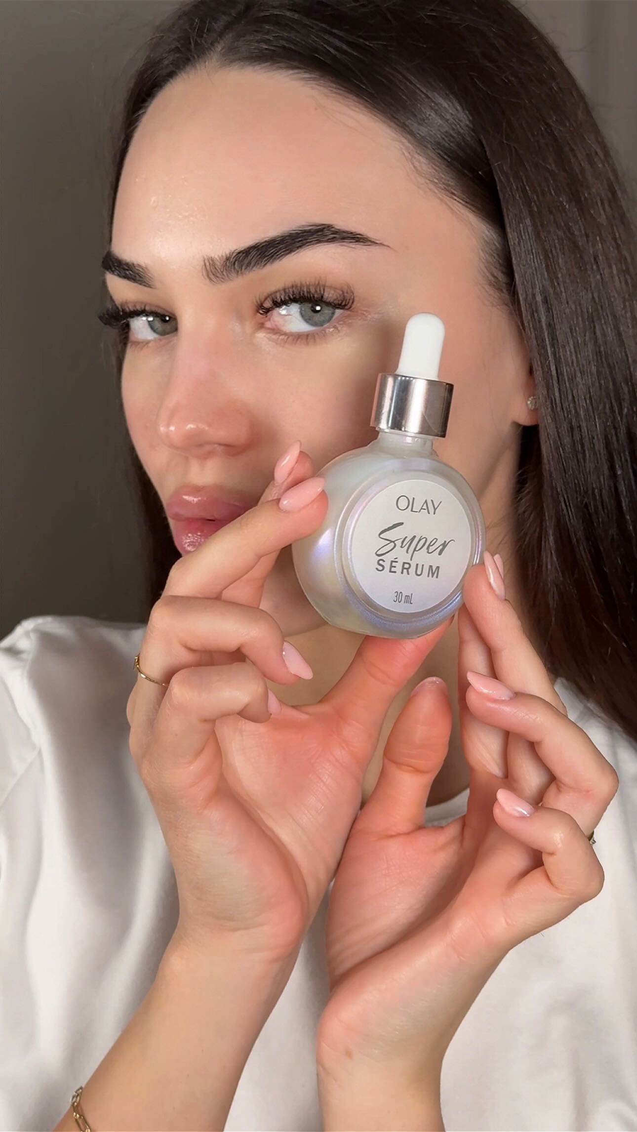 Instagram post by @denisa.bica for OLAY. Caption reads: my glow routine in a bottle ✨ 

cel mai mult imi....