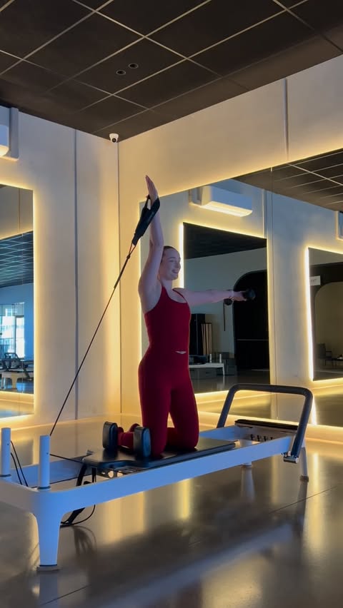 Instagram post by @pilateswithliana for Muscle Republic. Caption reads: [...] 💛
Intermediate: 💙

WEARING:....