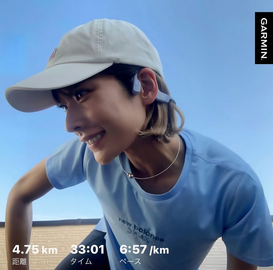 Instagram post by @ayako.nishitani for Shokz. Caption reads: 🎼
自撮り🤳難しい〜😂
#shokz の魅力伝わっているかな🫶🏻

OpenRun....