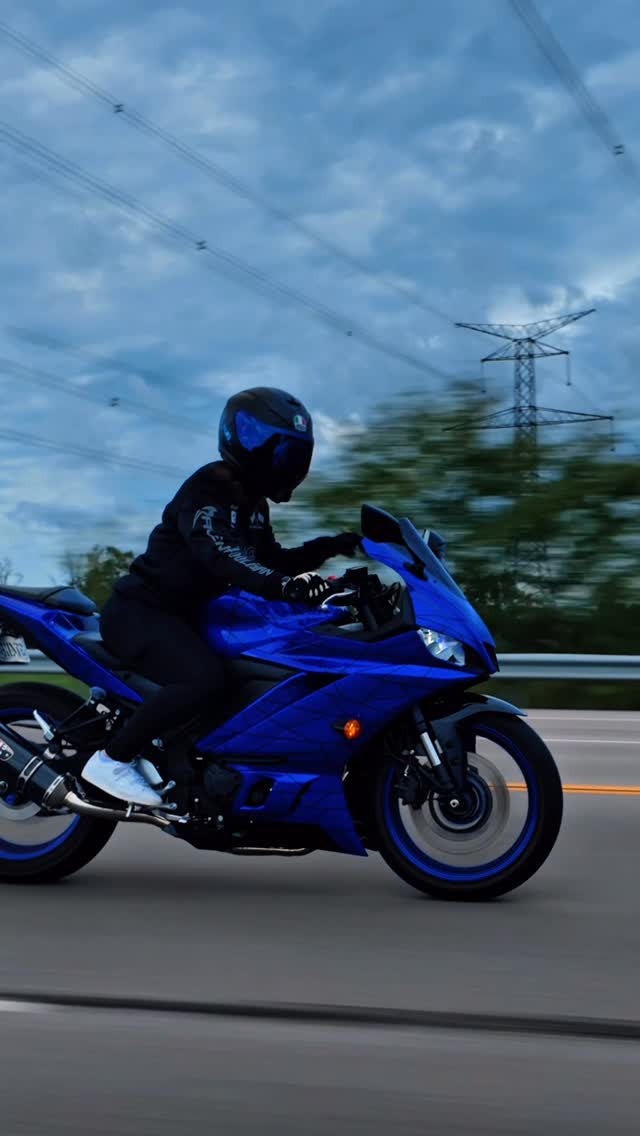 Instagram post by @_ktr3_ for RAVEN Moto. Caption reads: [...] a natural with rollers  gloves : Ravenmoto....