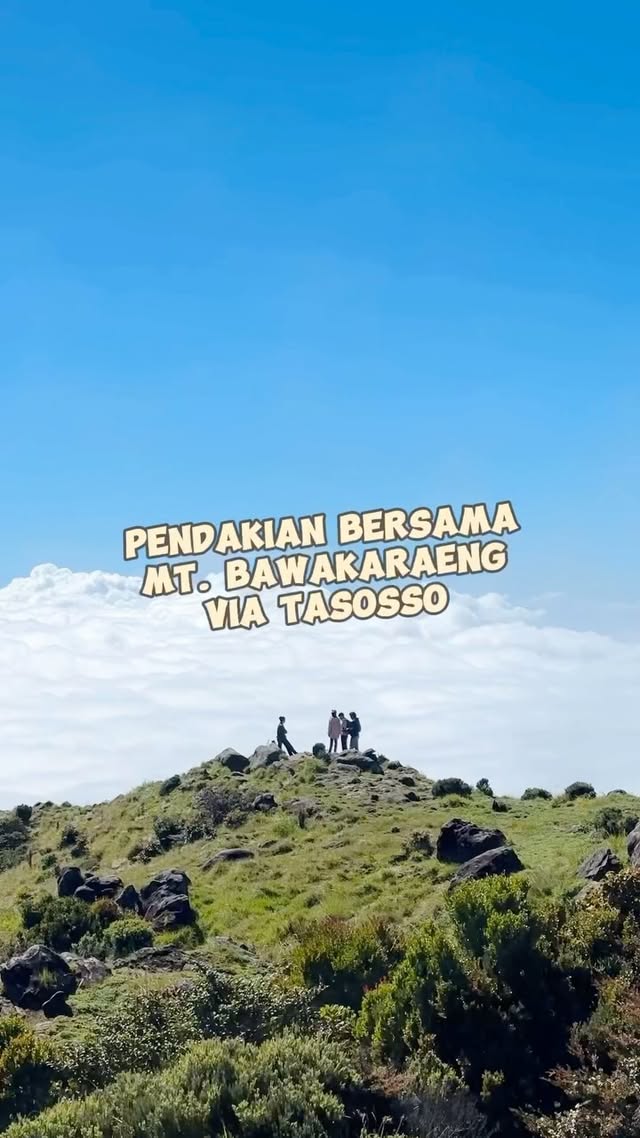 Instagram post by @mutiaraaft_ for Natural Factors. Caption reads: [...] selalu aktif waktu naik gunung 😋....