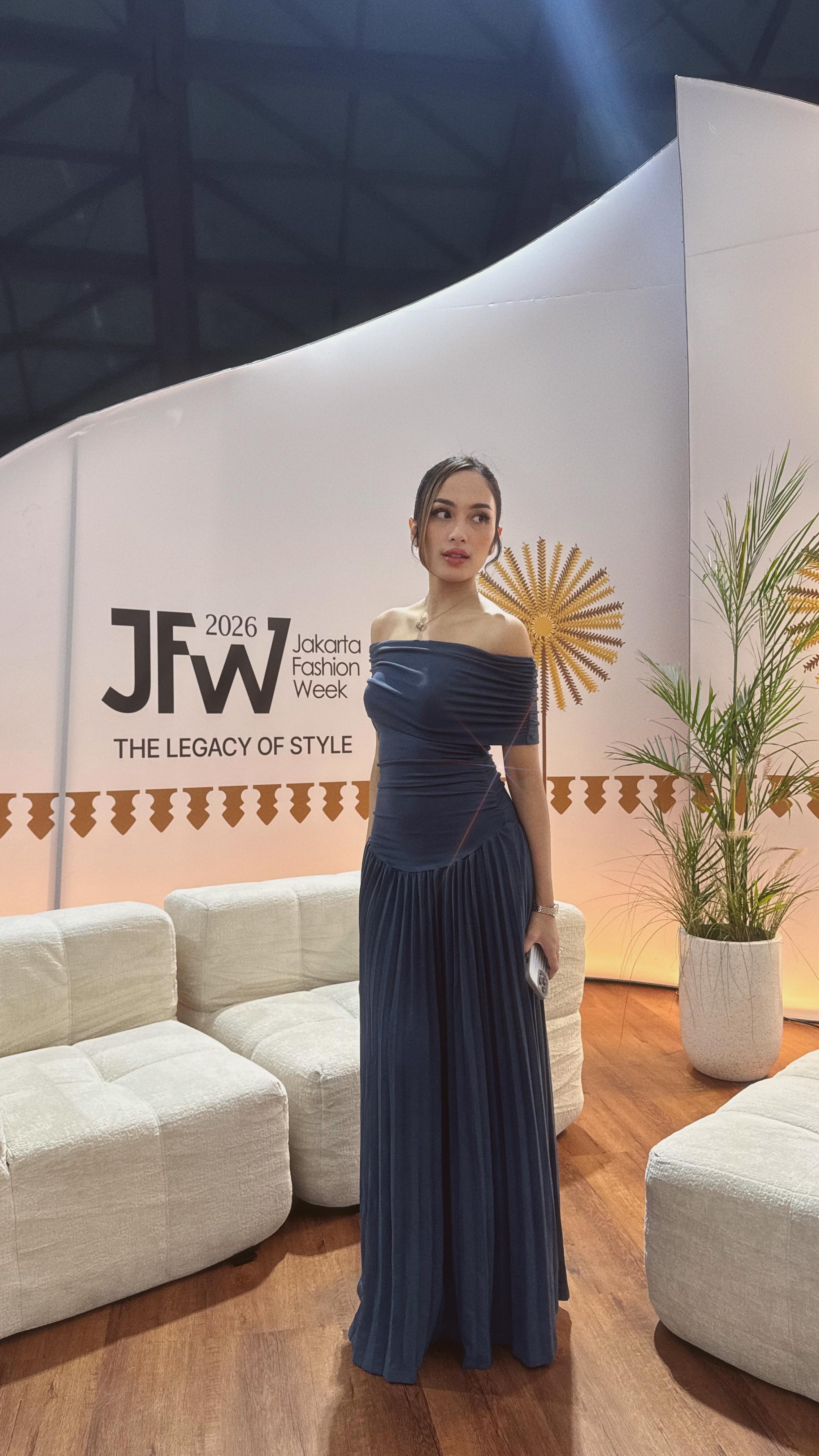 Instagram post by @cindypriscilla for Tanya Pepsodent. Caption reads: 7 days to a brighter smile, @tanyapepsodent....