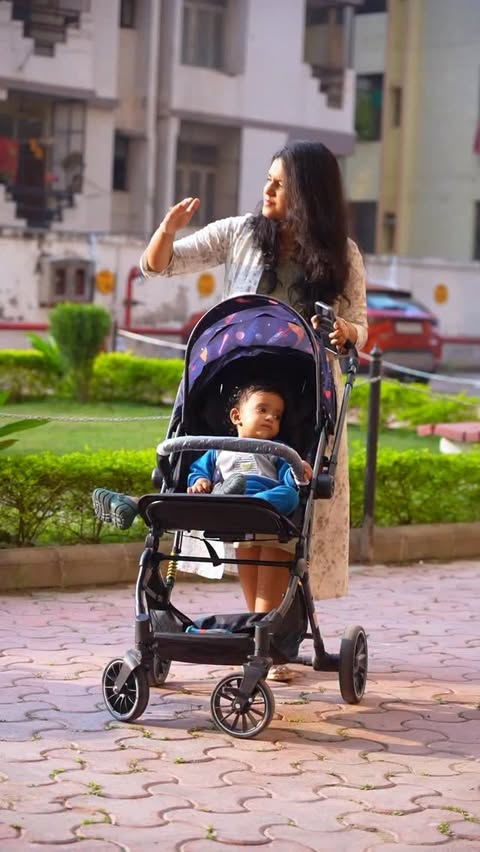 Instagram post by @coffeecoosnclicks for Himalaya Babycare. Caption reads: #ad Baby ka pehla winter, ab no worries 
Loved by....