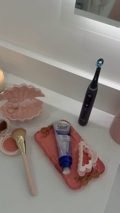 Instagram post by @sofiaadelgiudice for Crest. Caption reads: #ad #CrestPartner your holiday glow really does....