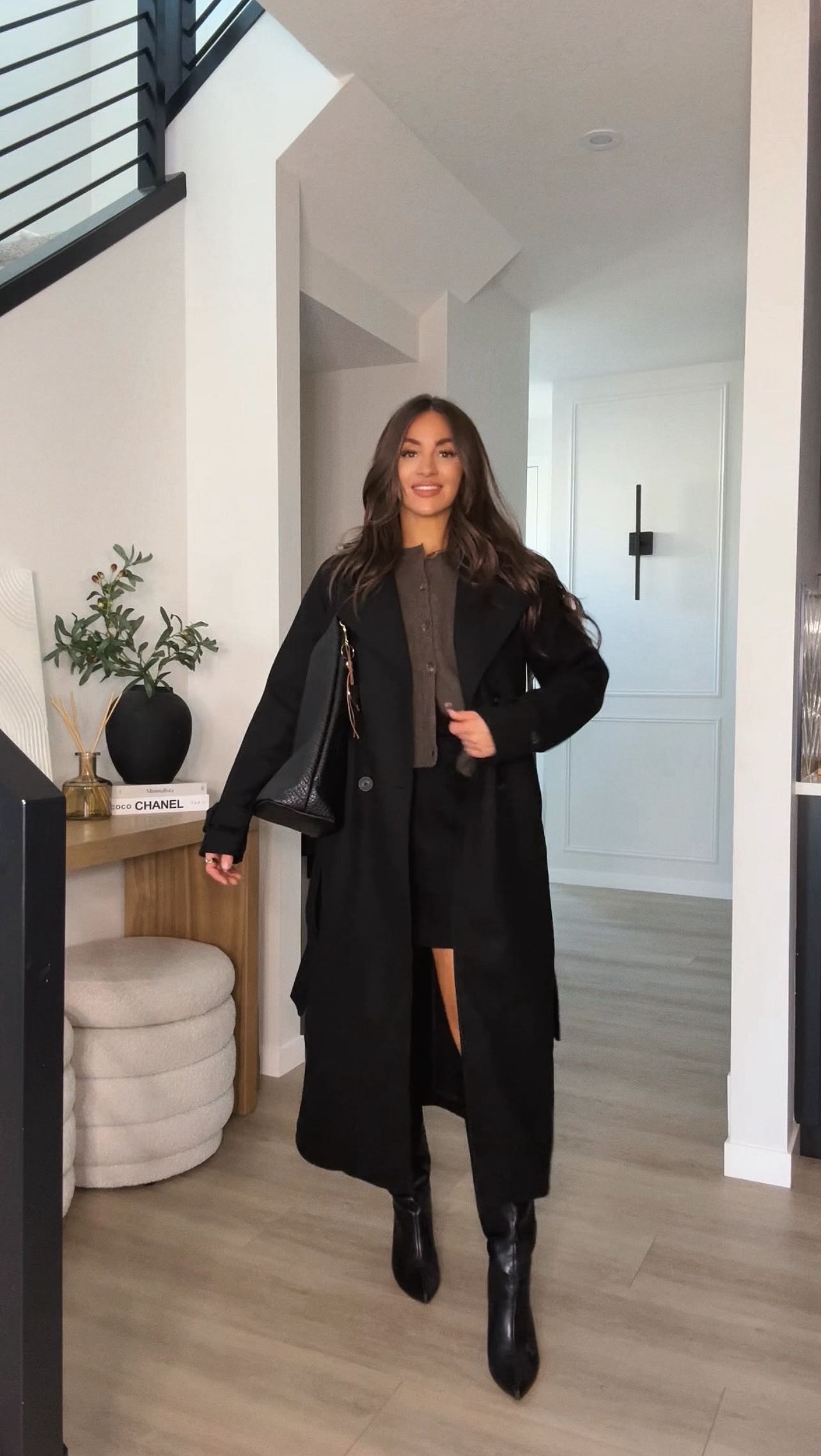 Instagram post by @tinaarogers for Reitmans. Caption reads: [...] tones, and a good sale moment 🤎 @reitmans....