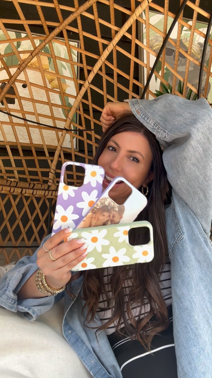 Instagram post by @themamabaee for Pela Case. Caption reads: Your phone’s new BFF is also planet-approved. 💚....