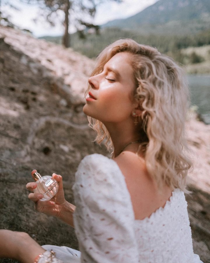 Instagram post by @isabellath for Tocca. Caption reads: [...] a fragrance as much as Giulietta by @tocca....