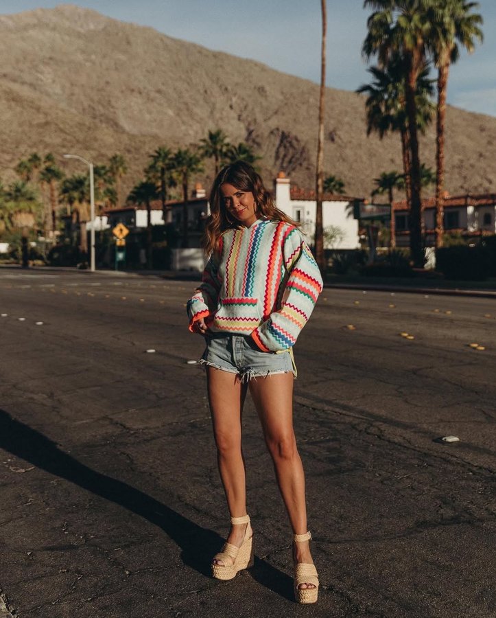 Instagram post by @collagevintage for Kujten. Caption reads: [...] cashmere sweaters and bandanas from @kujten....