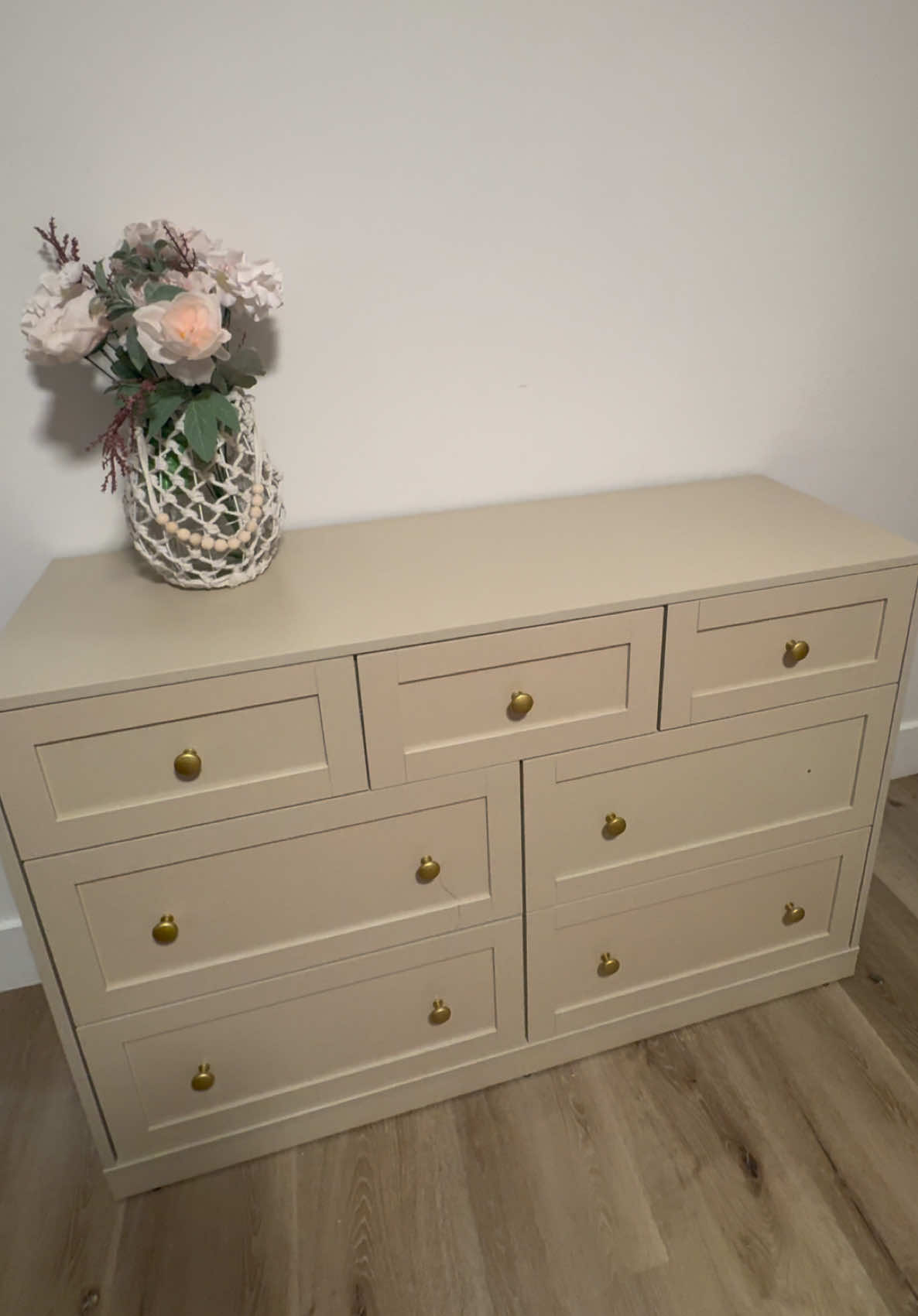 TikTok post by @idania_beautylog for Royalcraft. Caption reads: [...] #homefinds #aestheticfurniture @Royalcraft....