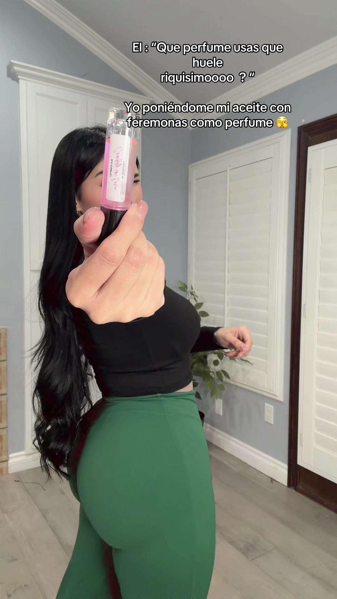 TikTok post by @fernandaapartida for DLA COSMETICS. Caption reads: [...] chicas , huele DELIIII🫣😍🫰🏻 @DLA....