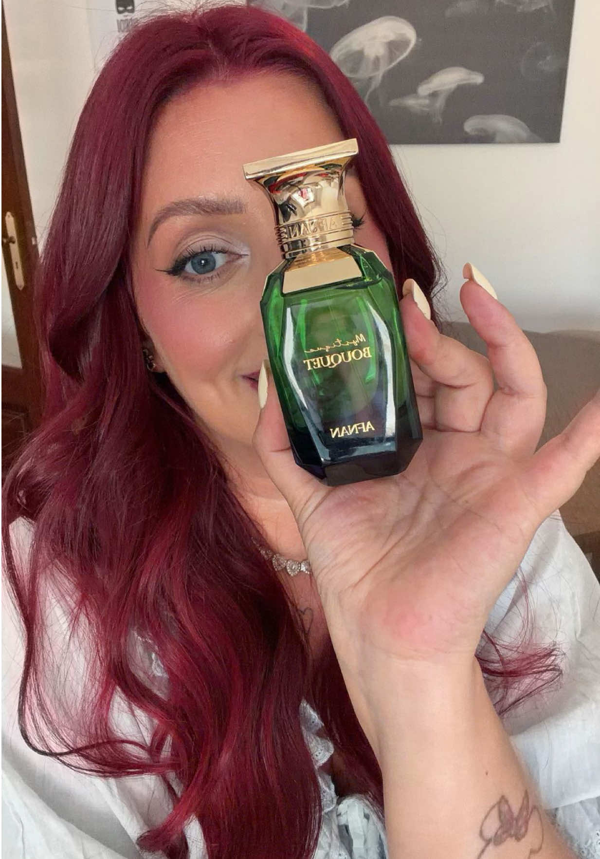 TikTok post by @deniiisemachado for Afnan Perfumes. Caption reads: [...] ? O que acharam? @Zimaya Perfumes @Afnan....