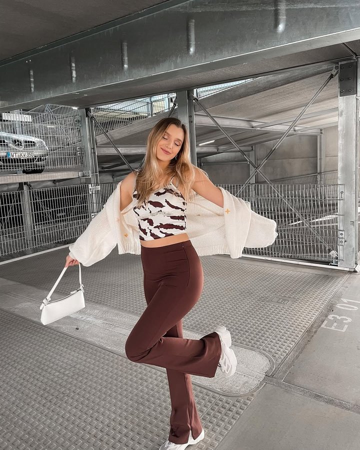 Instagram post by @laraalica for OUTFITBOOK. Caption reads: I don’t chase I attract ✨ 
outfit @itsmay.dk....