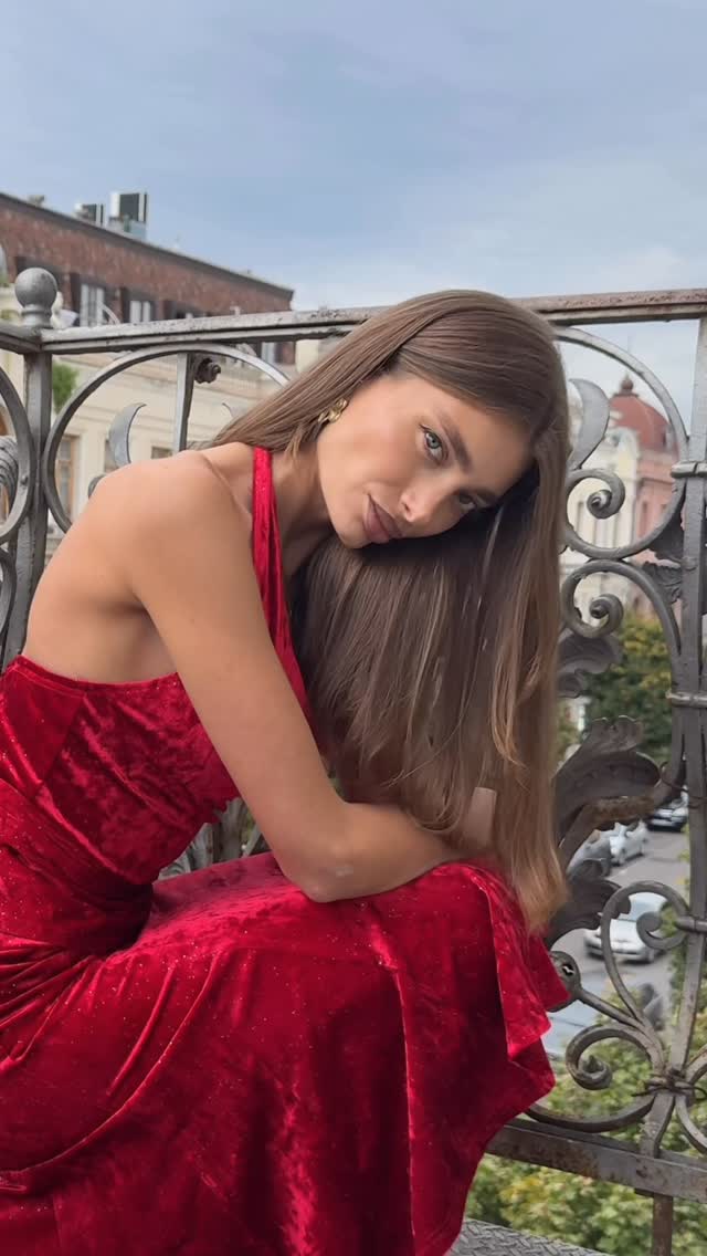 Instagram post by @mariam___pavliashvili for Retro Stage. Caption reads: @retrostage_official @retrostagede @retrostage.fr....