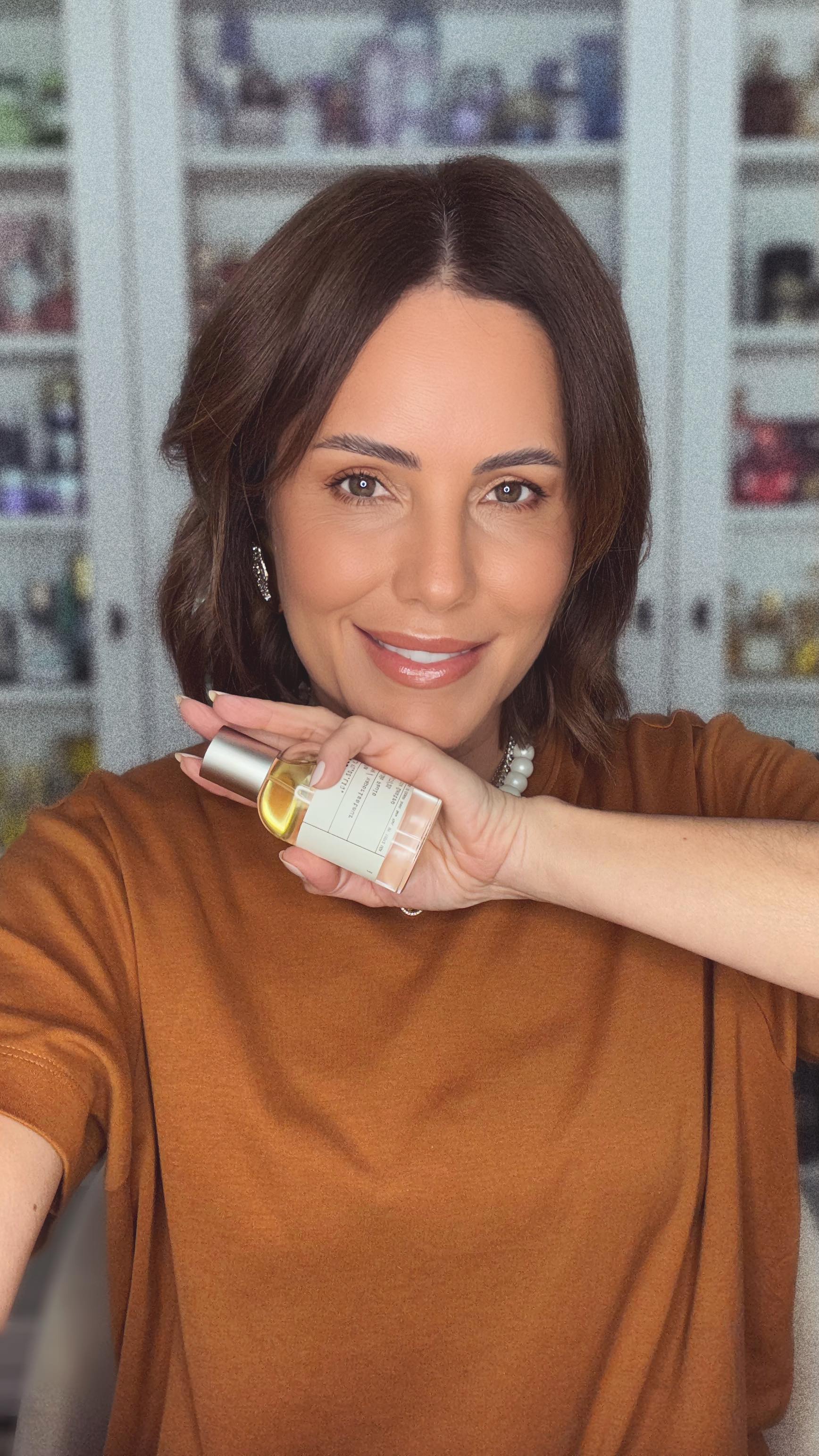 Instagram post by @chriscastro for Le Labo Fragrances. Caption reads: Resenha Santal 33 @lelabofragrances #perfume....