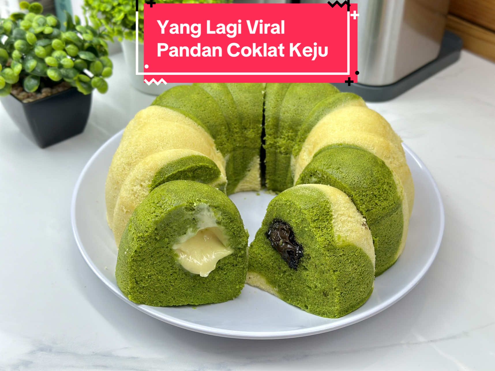 TikTok post by @figo.alfares for idealifeonline. Caption reads: BOLU PANDAN COKLAT KEJU LUMER VIRAL Bahan-bahan :....