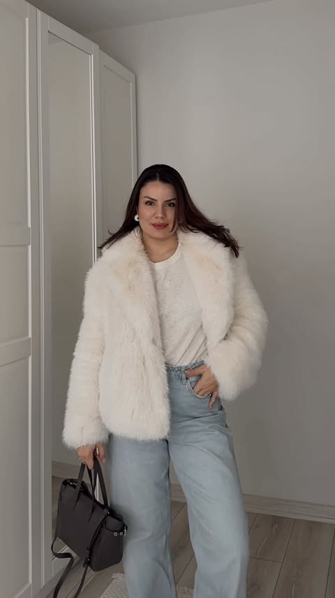 Instagram post by @minelnalinci for Prada. Caption reads: [...] @zara 
Ugg @ugg 
Çanta @zara 
Gözlük @prada....