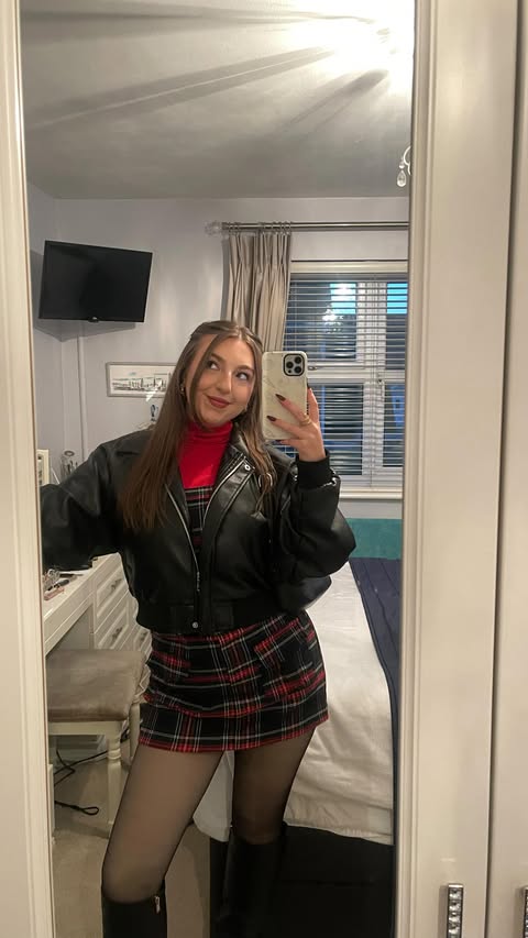 Instagram post by @live.laugh.lyds for Pasta Evangelists. Caption reads: who says pasta can’t be festive ?!? 🤭 thank you....