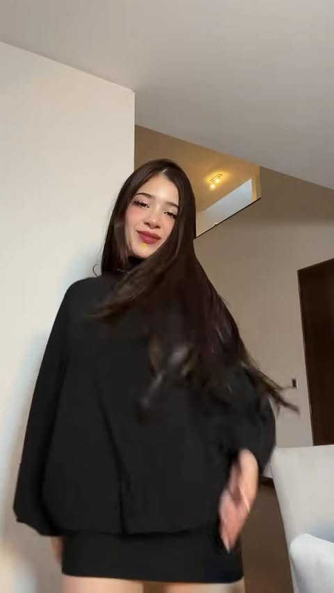 Instagram post by @katteyes for Shein. Caption reads: [...] para ahorrar en tus compras 💖
🔥....