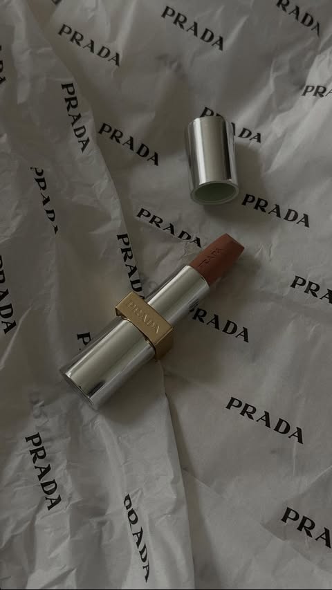 Instagram post by @melisekrem for NARSCosmetics. Caption reads: the magic eraser concealer ✨ one of my favourite....