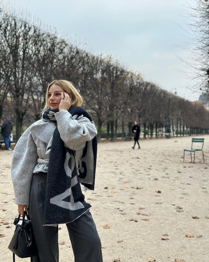 Instagram post by @eceeerdinc for Soho House. Caption reads: Bol Ecu’lu bugünden Paris Dump🤍 #paris #today #me....