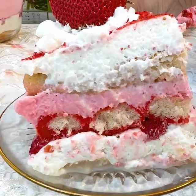 Instagram post by @presleyspantry for Real California Milk. Caption reads: If I had to pick a summer snacking 2025 dessert…....