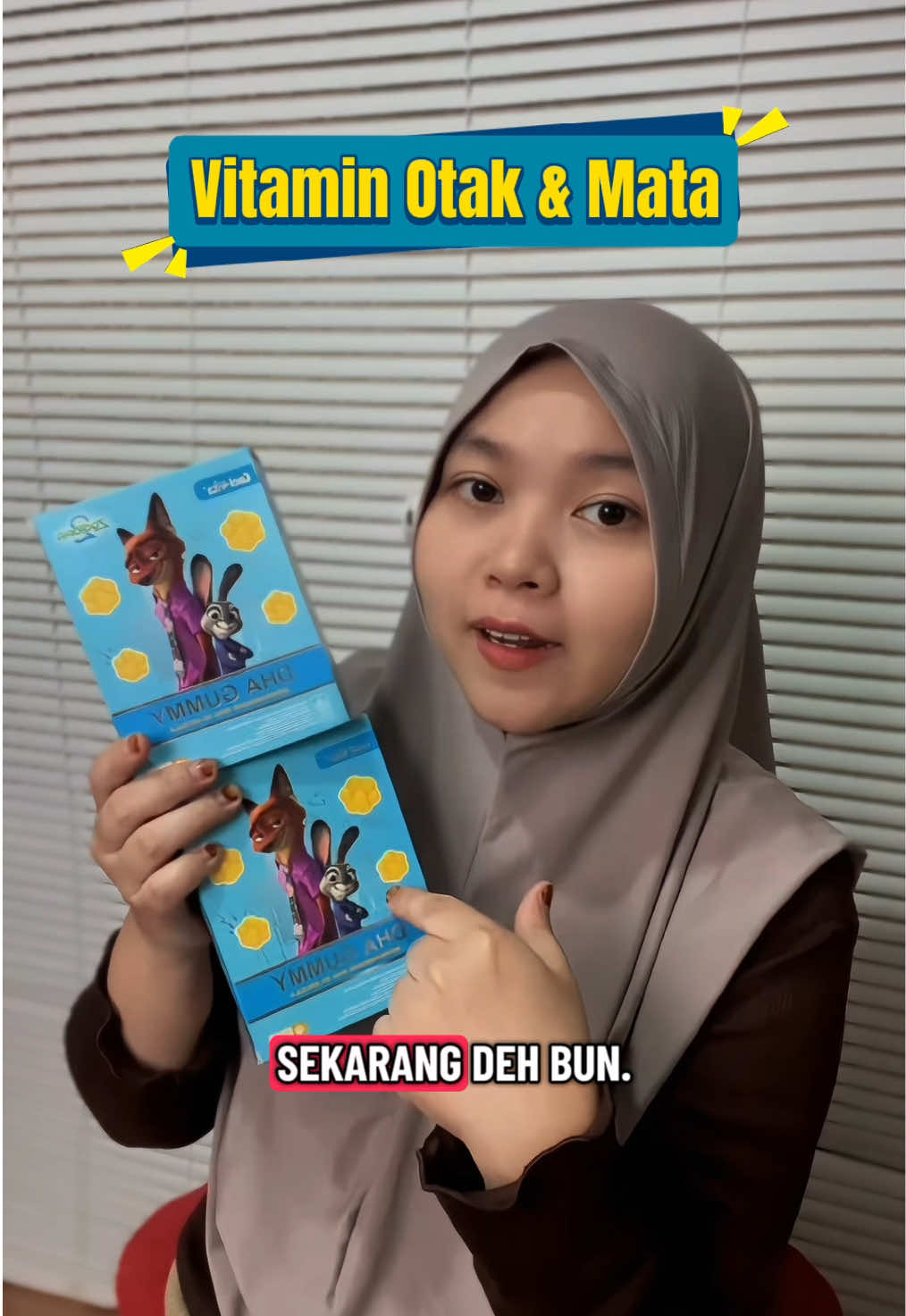 TikTok post by @beauty_scent for Coolvita. Caption reads: Membalas @HANNNN🐣🙆‍♀️ Coolvita DHA Gummy bantu....