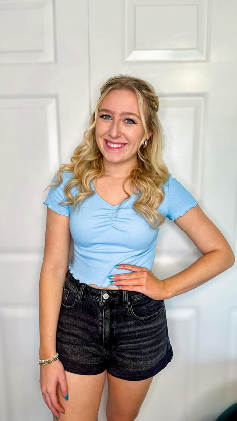 Instagram post by @skylynproffitt for Beachwaver Co.. Caption reads: Easy braided hairstyle using @thebeachwaver 💖....