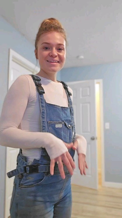 Instagram post by @letstalkbabywearing for The Mumsie. Caption reads: I've really enjoyed @the.mumsie babywearing....