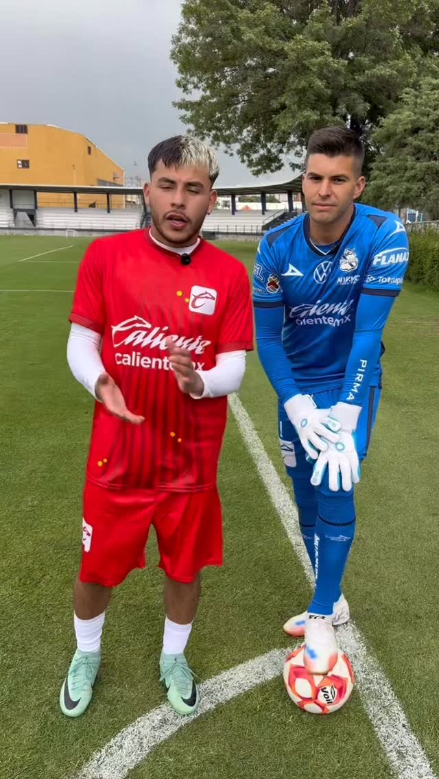Instagram post by @clubpuebla for Caliente.mx. Caption reads: Metiéndole efecto al balón con Julio González....