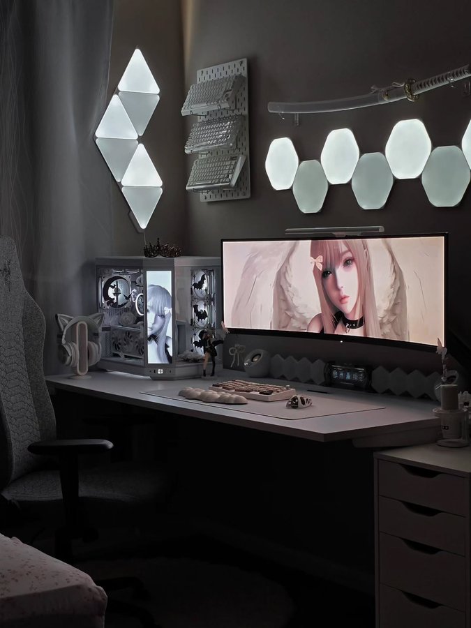 Instagram post by @cosy.mari for Epomaker. Caption reads: [...] fall? ଘ(੭ˊᵕˋ)੭ Alice66 keyboard from....