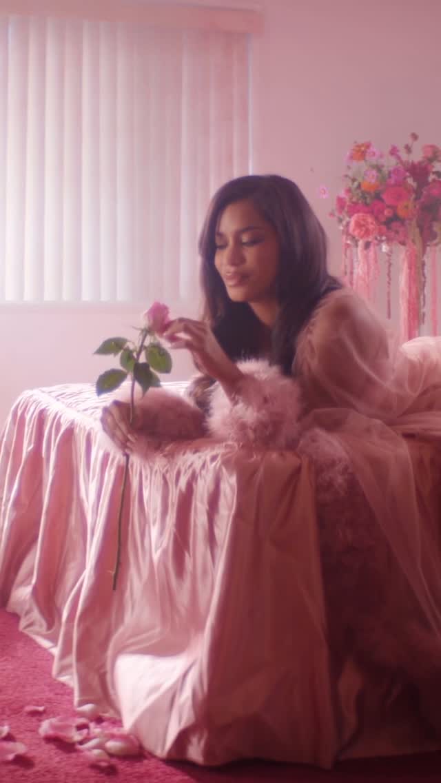 Instagram post by @amayaelizabeth_ for Herbal Essences. Caption reads: #ad Didn’t catch a #ScentTrap? Girl guess what —....