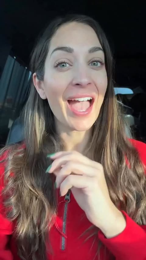 Instagram post by @kristin.jt for Dearfoams. Caption reads: [...] the holidays right around the corner,....