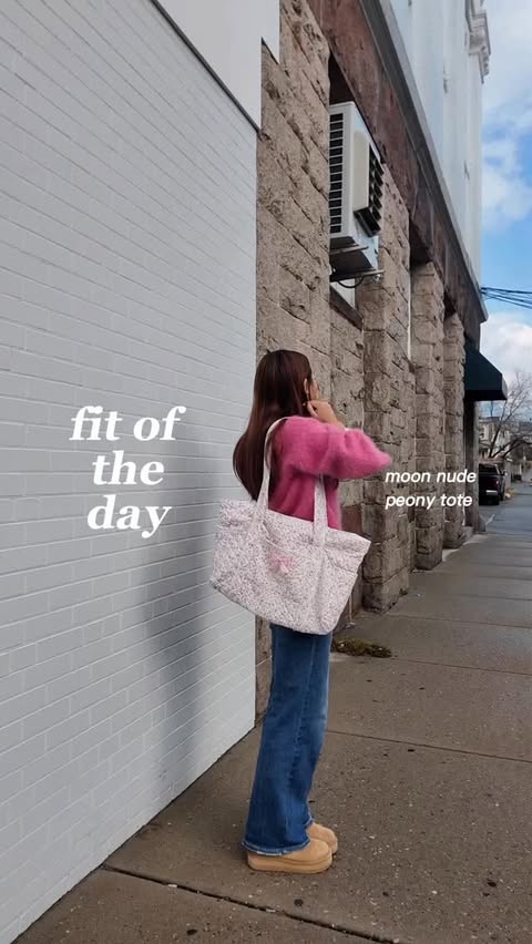 Instagram post by @dazzoloqy for Moon Nude. Caption reads: [...] tote SUJIN15 for $ off 

 #mnpartner,....