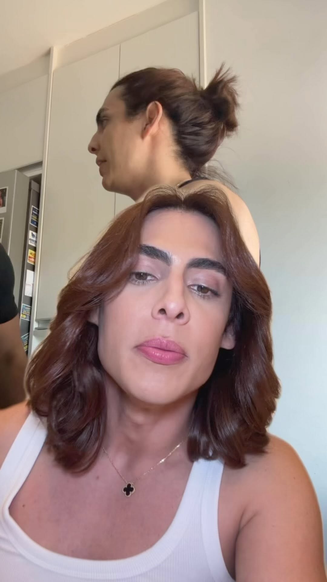 Instagram post by @theodoro for Beleza Brasileira. Caption reads: Tá vendo aí, irmã! Tu não precisa passar por essa....