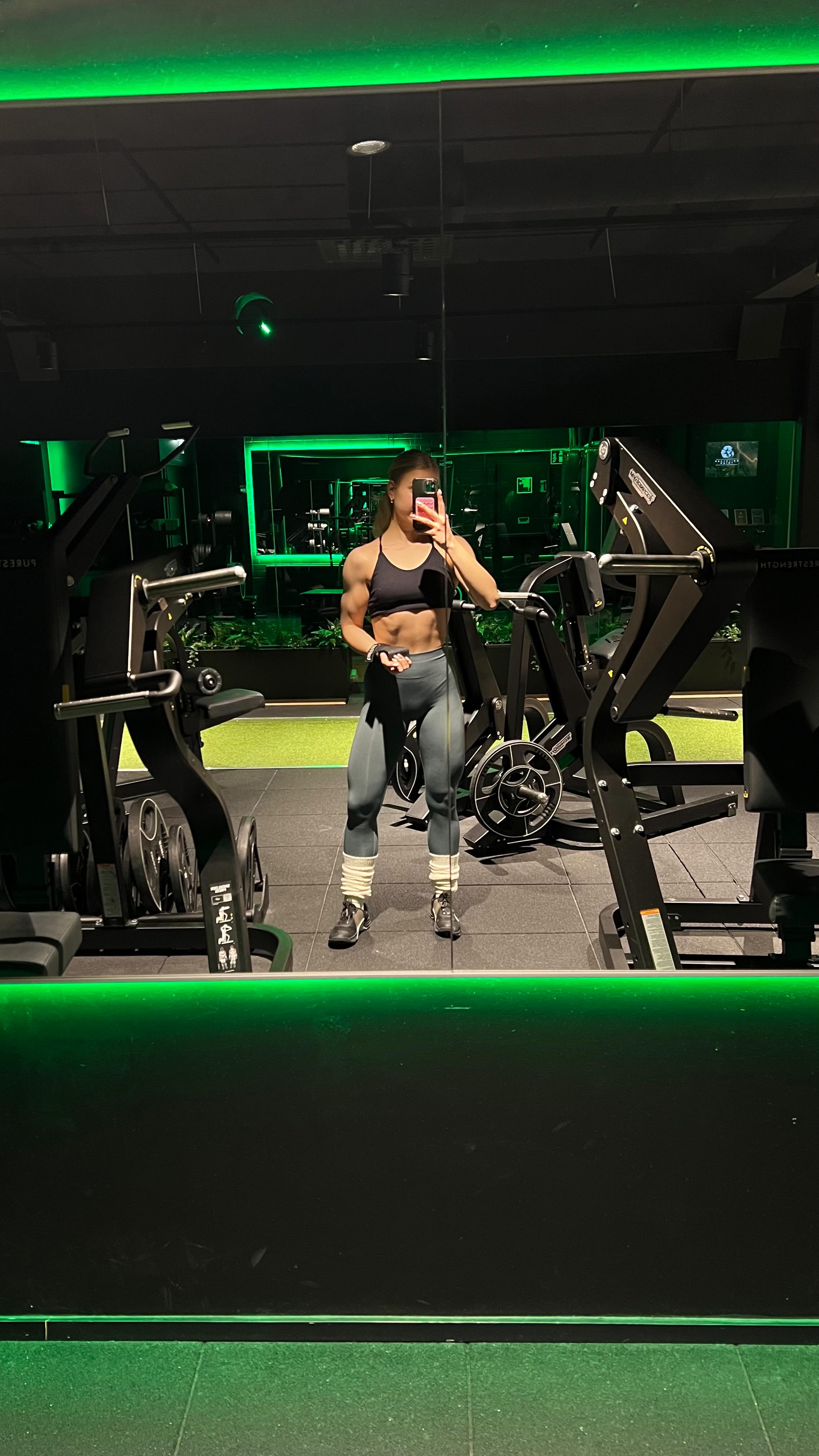 Instagram post by @emmaahautala for RELODE. Caption reads: 3 weeks out✨💪🏻🤍
 
*mainos/asu saatu @relode....