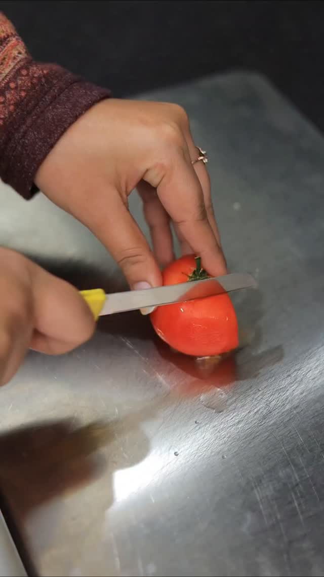 Instagram post by @itsdityaa.gupta for The Artment. Caption reads: “Problem cooking mein nahi hoti…
problem knife....